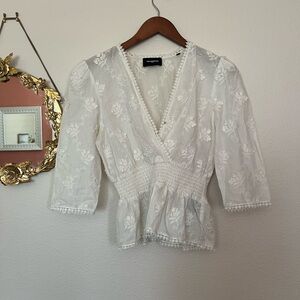 The Kooples 3/4 sleeve v-neck blouse embroidered 3d appliqué white flower floral